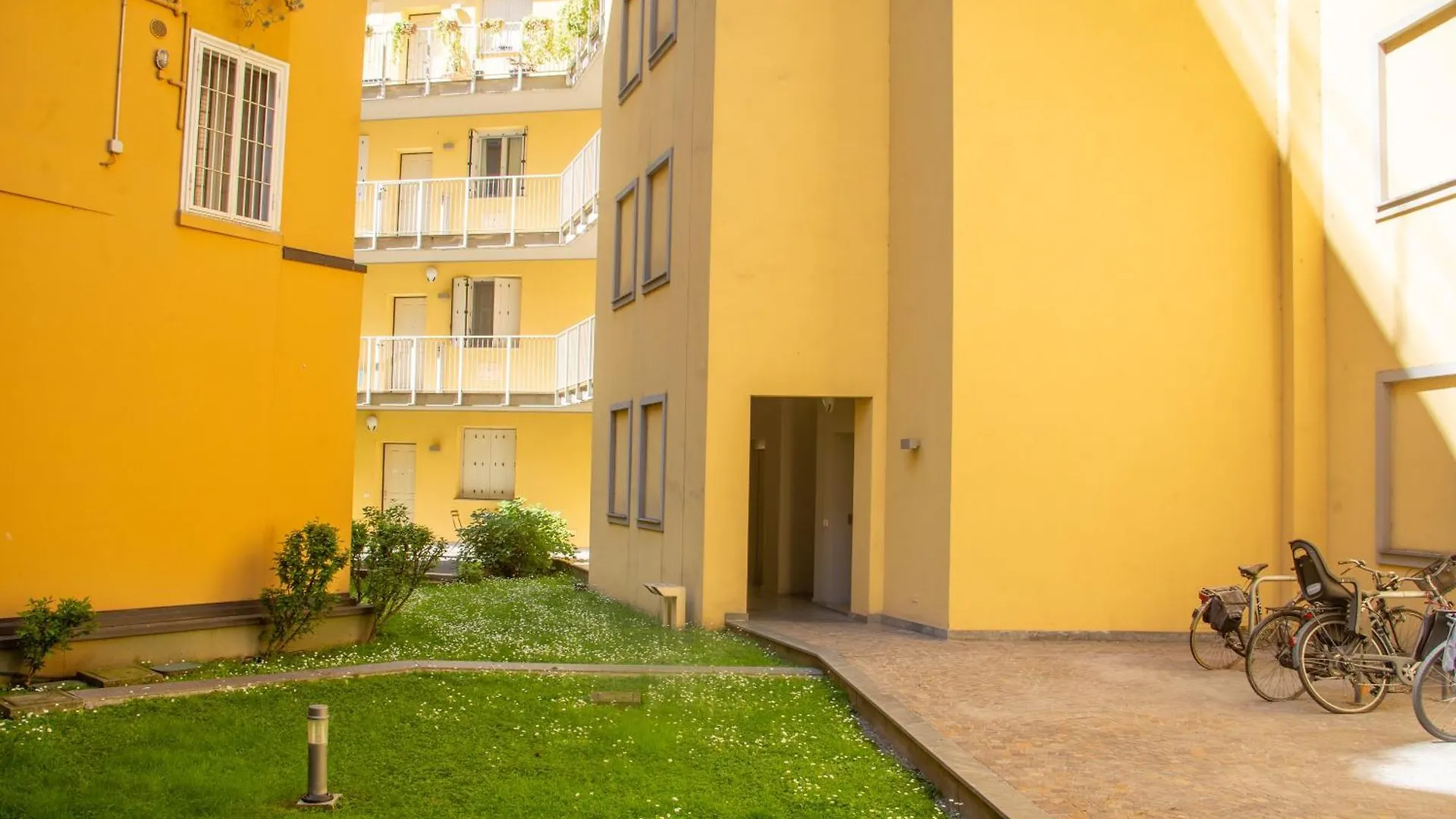 Prime Living - Gold Apartment Sui Navigli Milan